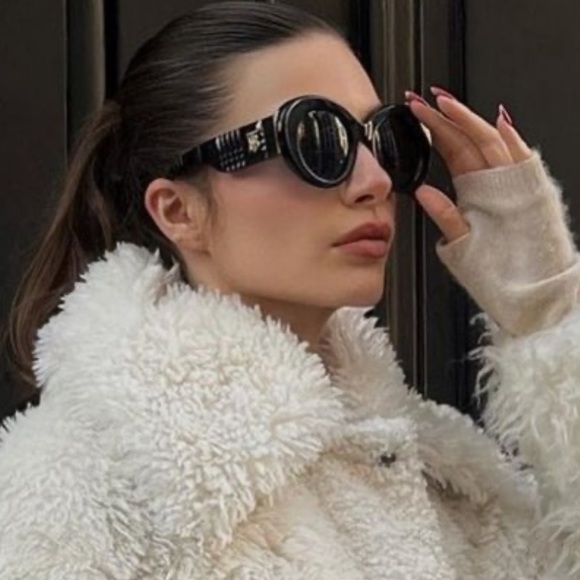 Burberry Sunglasses, New 240 - Picture 4 of 6